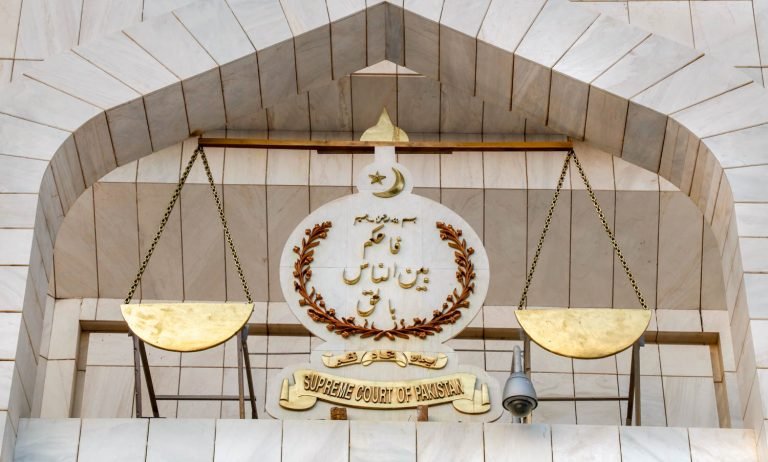 pakistan_supreme_court_woman