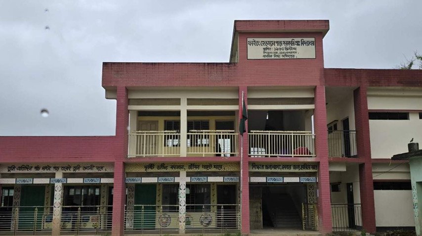 ফাইতং ইউনিয়নের হেডম্যান পাড়া সরকারি প্রাথমিক বিদ্যালয়